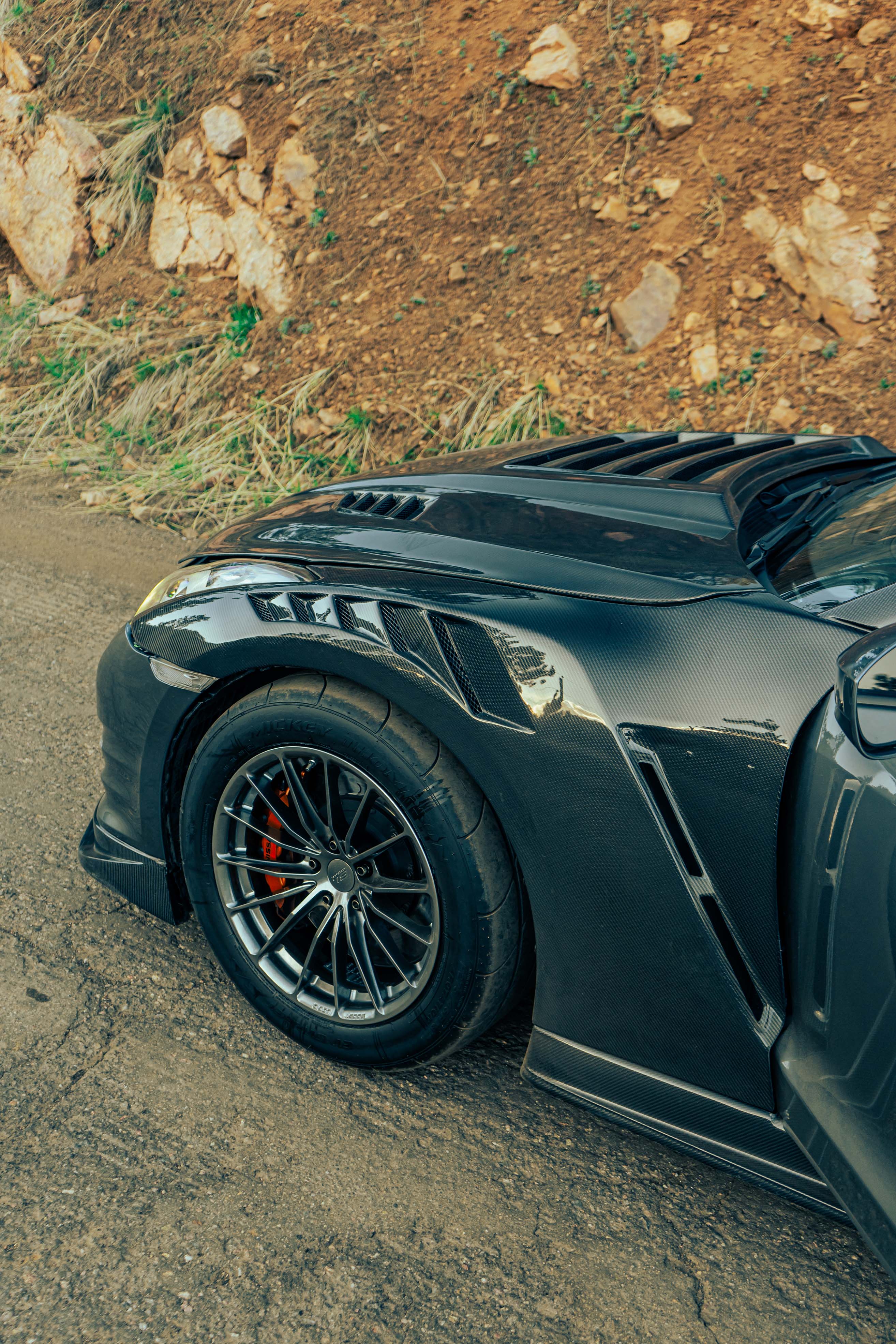 Full Carbon fenders for the Nissan GTR R35 – Carbon Source